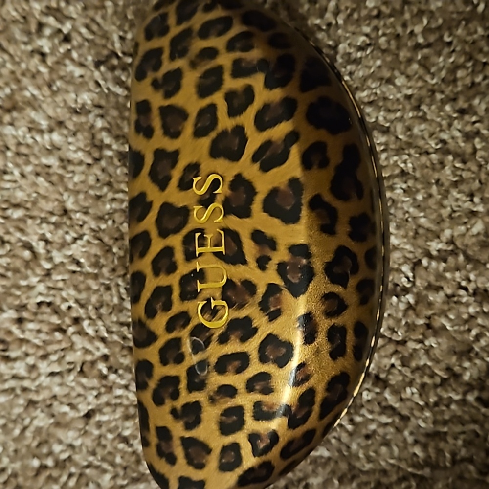 Guess sunglass holder